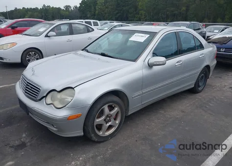 2002 Mercedes-Benz C 320 z USA, uszkodzony, nr VIN WDBRF64J62F146123